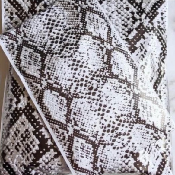 300 pc - 10x13 Poly Mailers, Poly Bags, 1.5” Thank You stickers - Picture 5 of 12